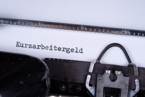Foto: Schreibmaschine mit Aufschrift Kurzarbeitergeld
